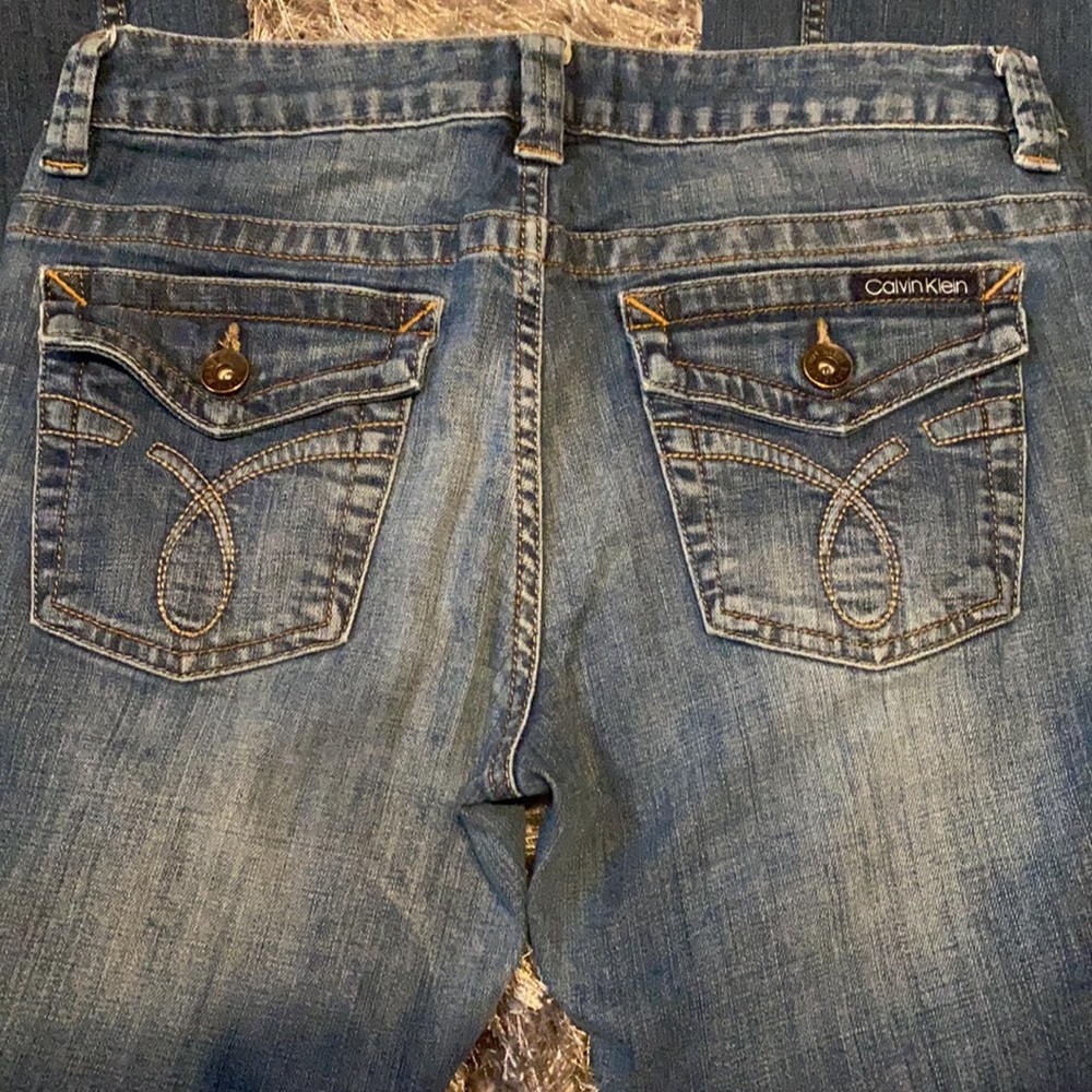 Calvins - Picture 5 of 5